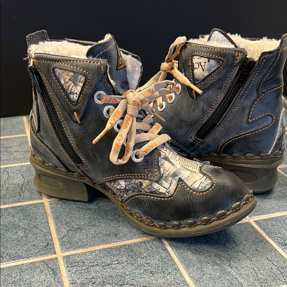 TMA Navy and Gray Boots Sz 7.5